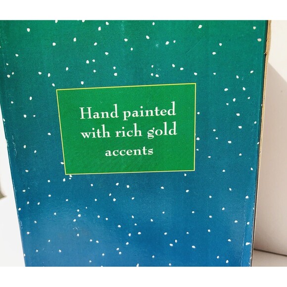 Vintage TRADITIONS Collectable PORCELAIN ANGEL 8.75 ". Gold Hand Painted Accents - Picture 8 of 9